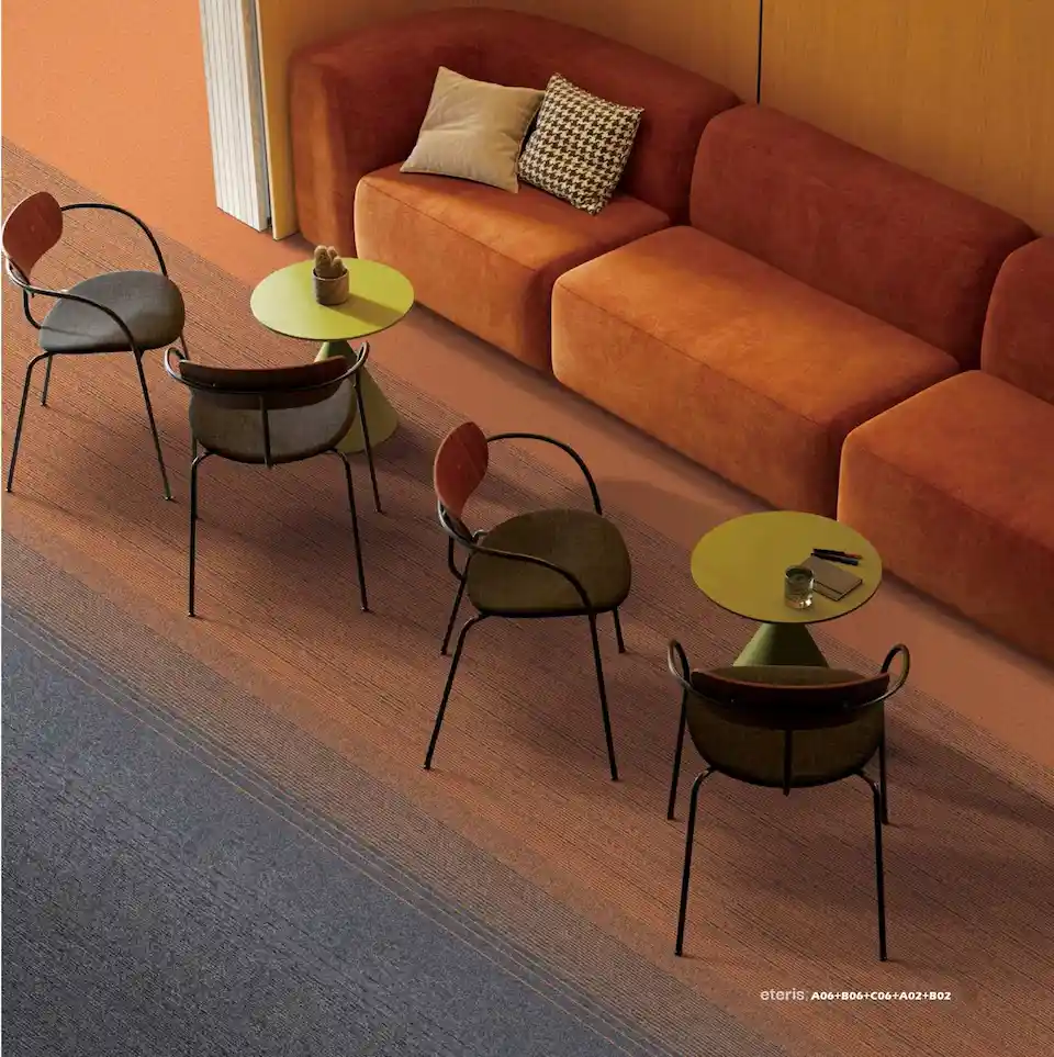 carpete modular laranja instalado em recepção linha Eteris